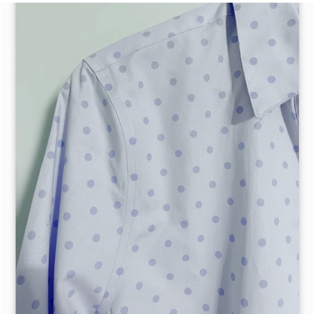 Chico’s wrinkle resistant polka dot Shirt - Picture 3 of 5